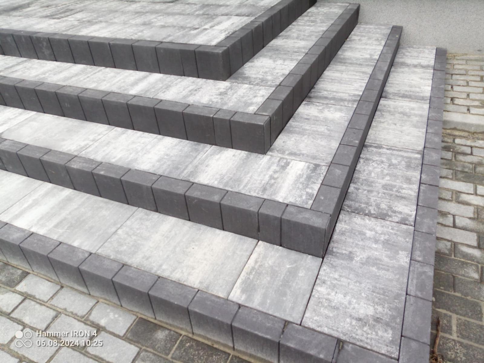 Schody z szarej kostki brukowej - Tomaszów Lubelski